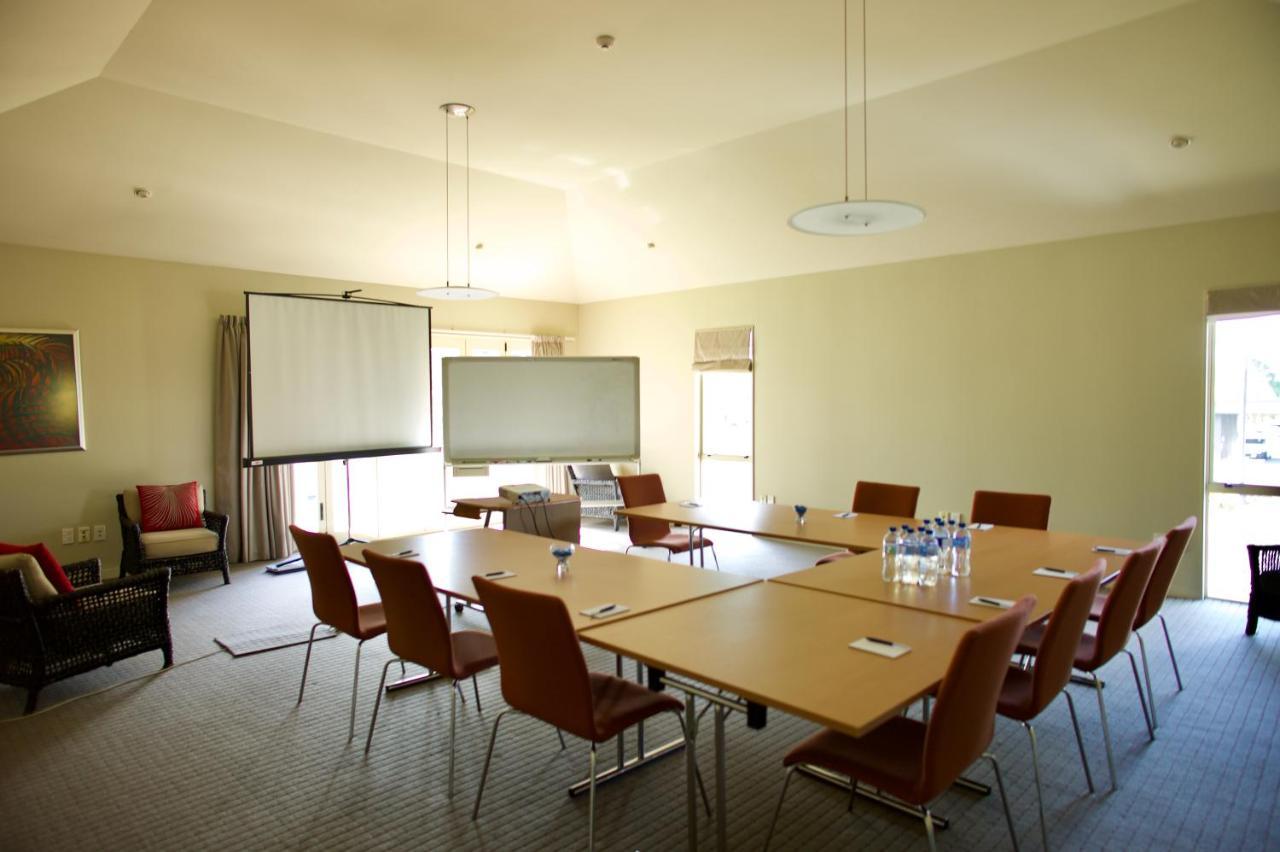 Regal Palms Resort Rotorua Eksteriør bilde The boardroom at the National Wine Centre