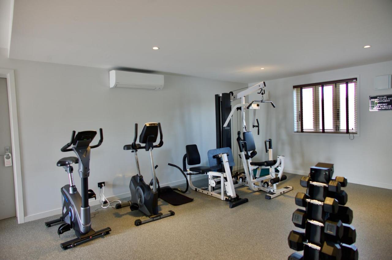 Regal Palms Resort Rotorua Eksteriør bilde A home gym