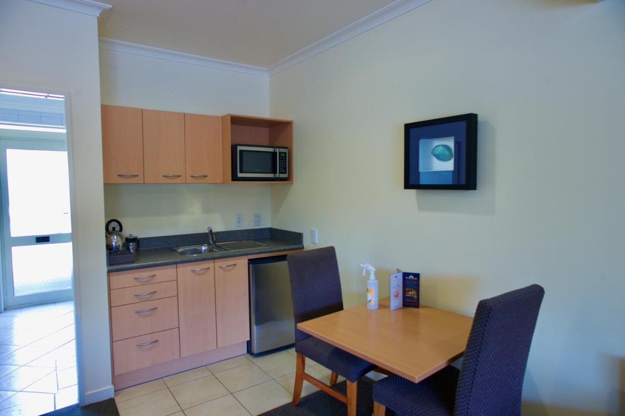 Regal Palms Resort Rotorua Eksteriør bilde Kitchenette in a one-bedroom apartment