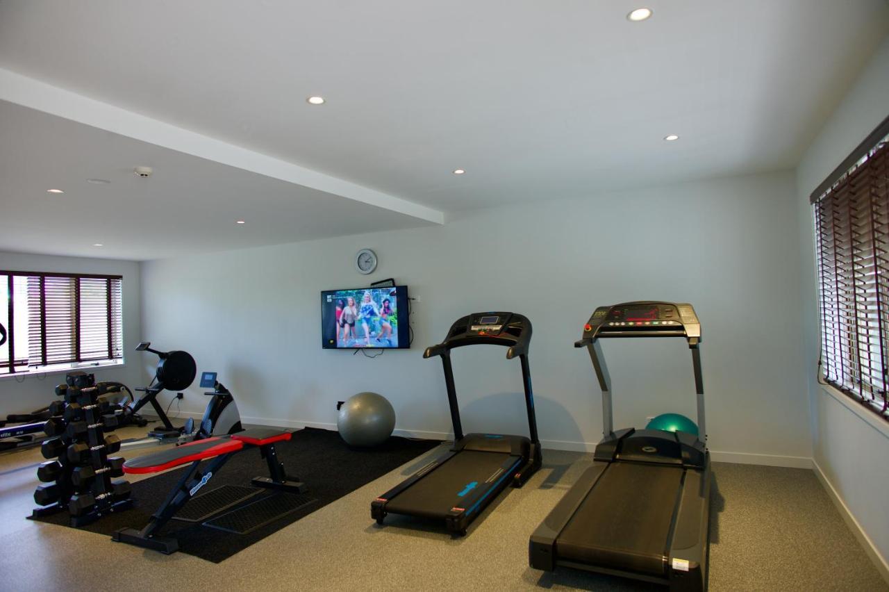 Regal Palms Resort Rotorua Eksteriør bilde A home gym