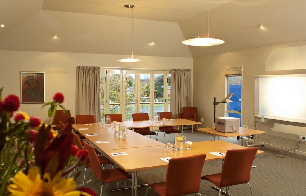 Regal Palms Resort Rotorua Eksteriør bilde The meeting room at the Lodge