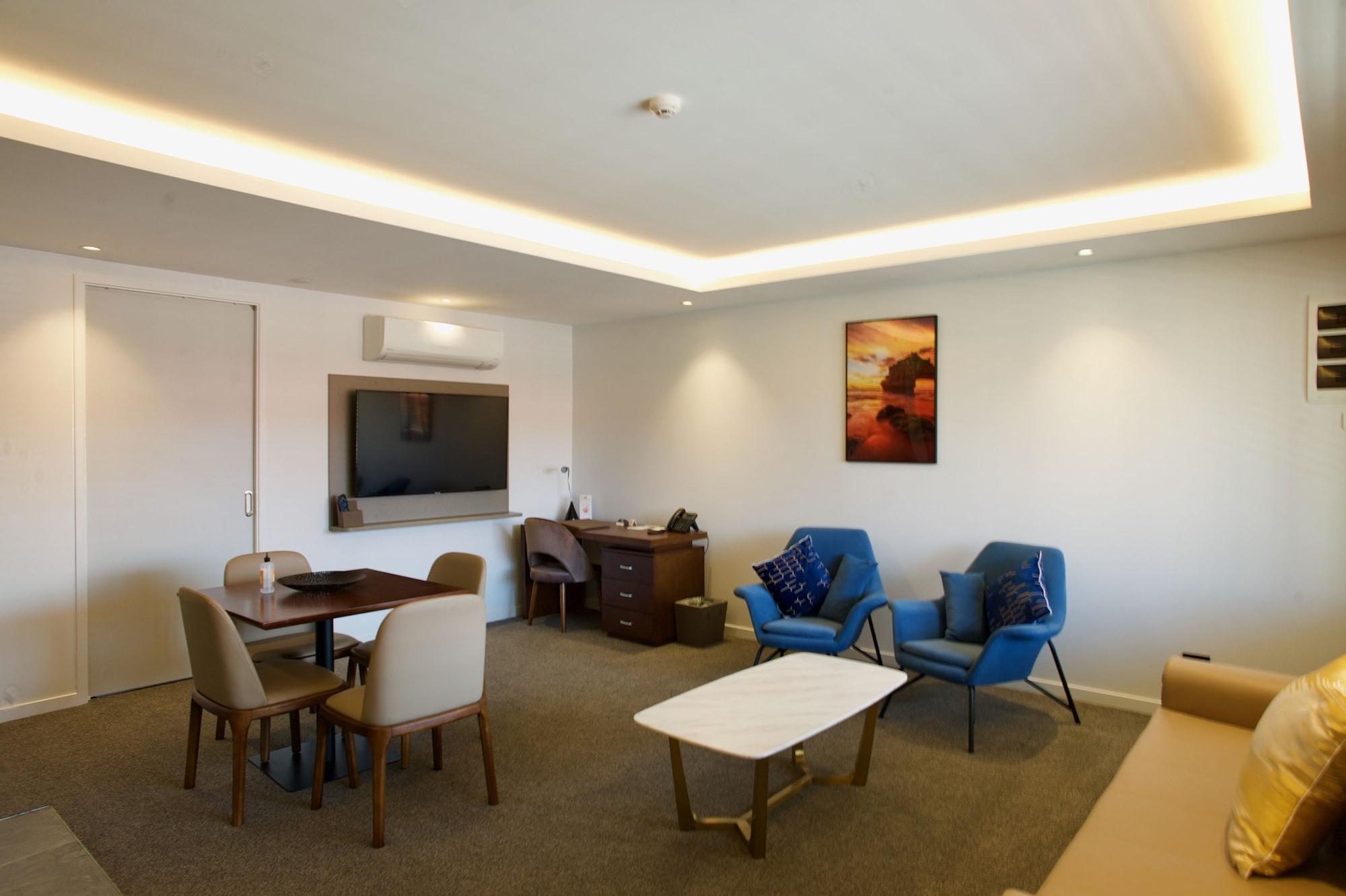 Regal Palms Resort Rotorua Eksteriør bilde A living room in a typical apartment at the hotel