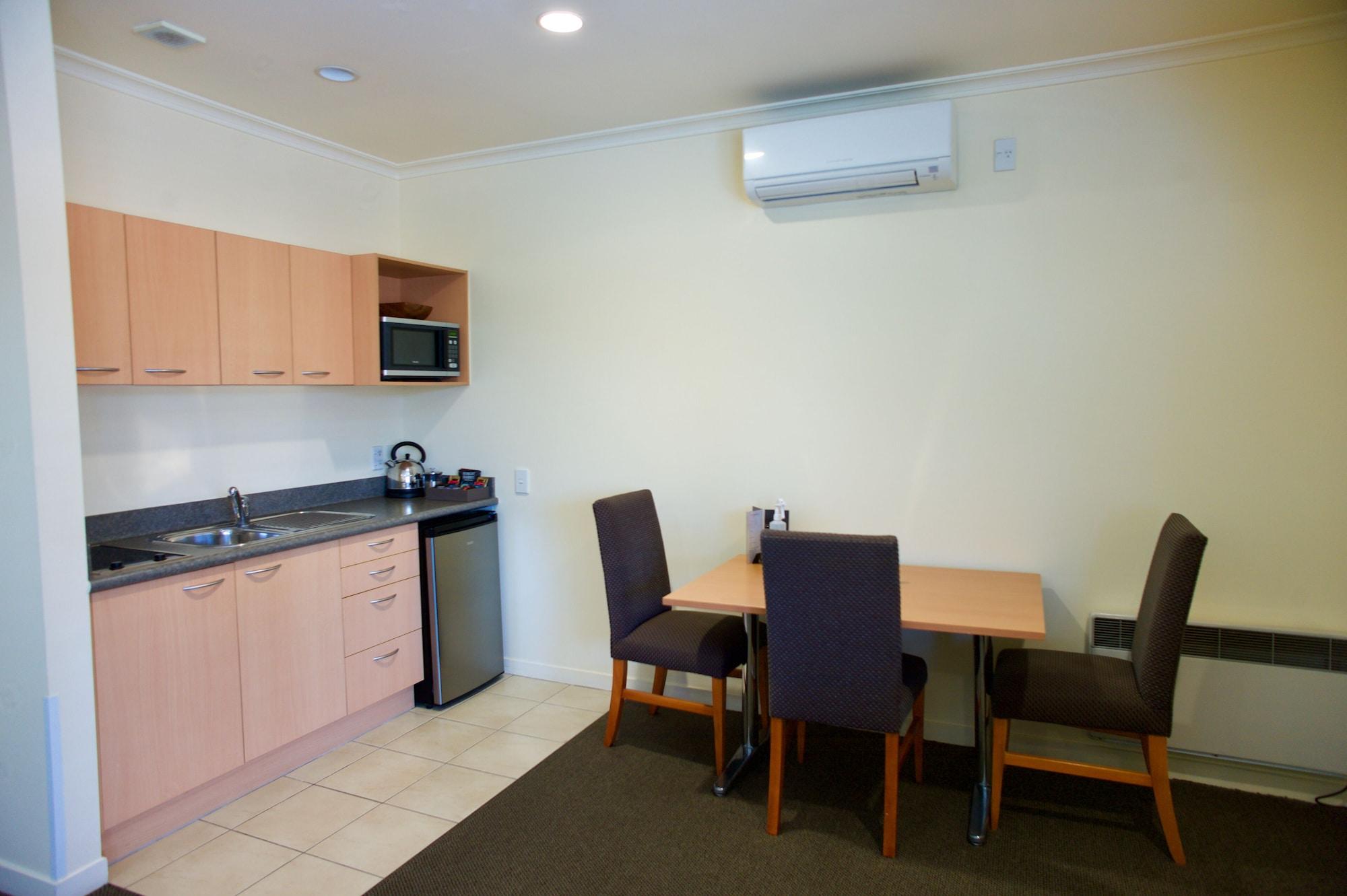 Regal Palms Resort Rotorua Eksteriør bilde A kitchen in a serviced apartment