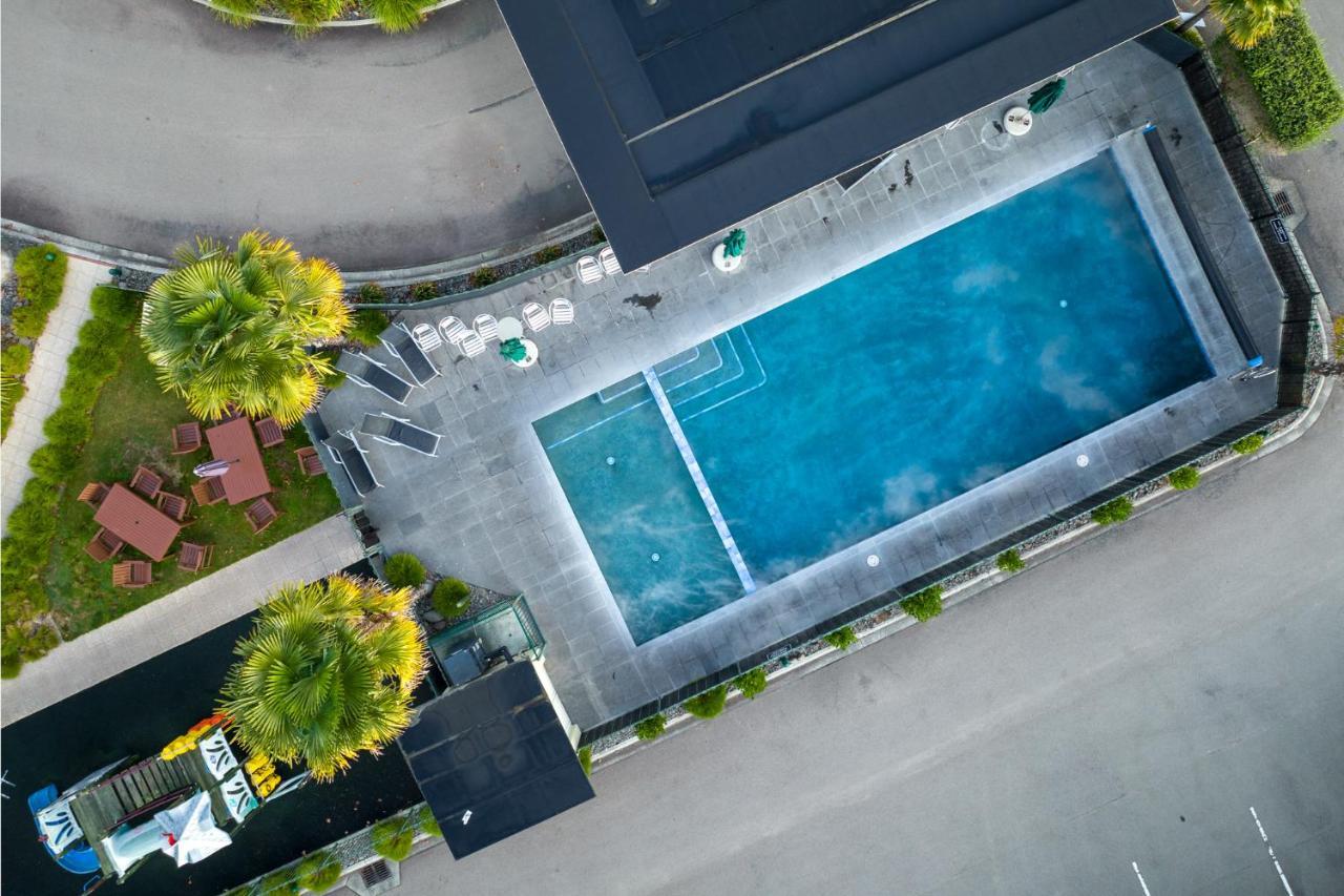 Regal Palms Resort Rotorua Eksteriør bilde Aerial view of the swimming pool
