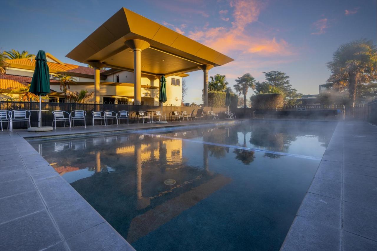 Regal Palms Resort Rotorua Eksteriør bilde The pool at the hotel