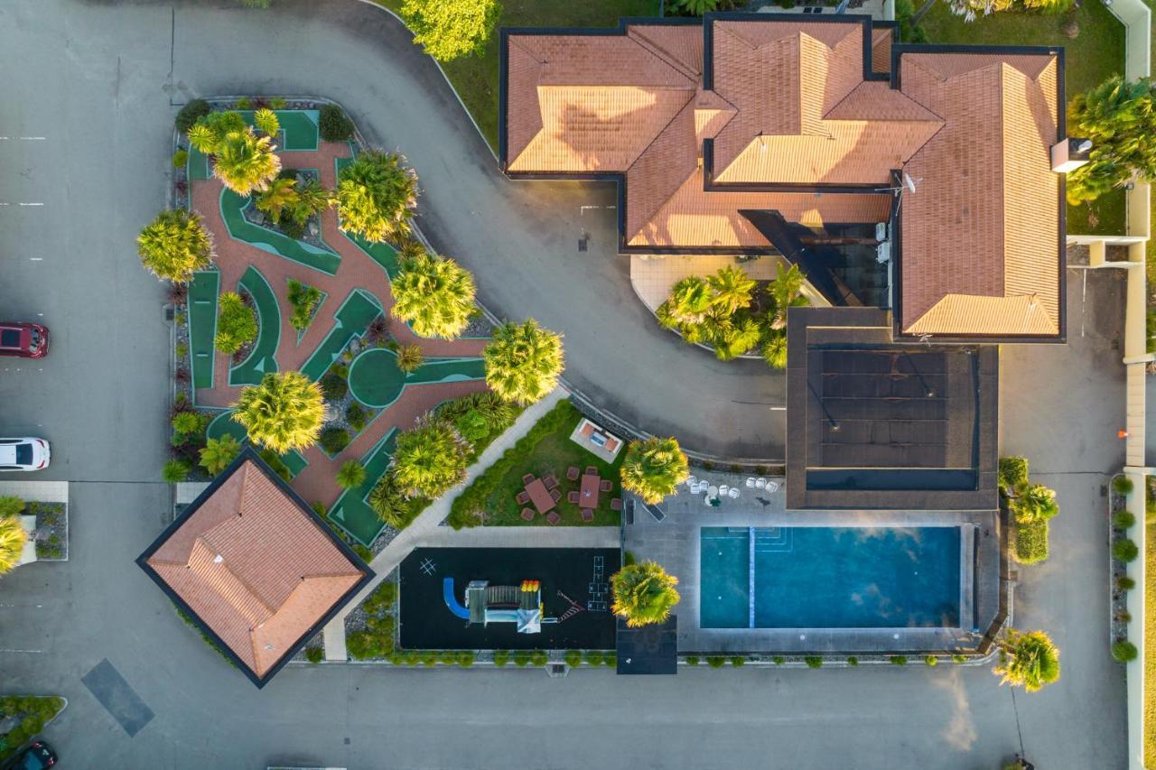 Regal Palms Resort Rotorua Eksteriør bilde Aerial view of the clubhouse