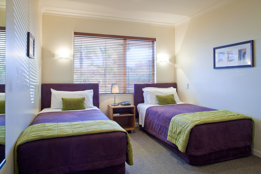 Regal Palms Resort Rotorua Eksteriør bilde A typical bedroom at the hotel
